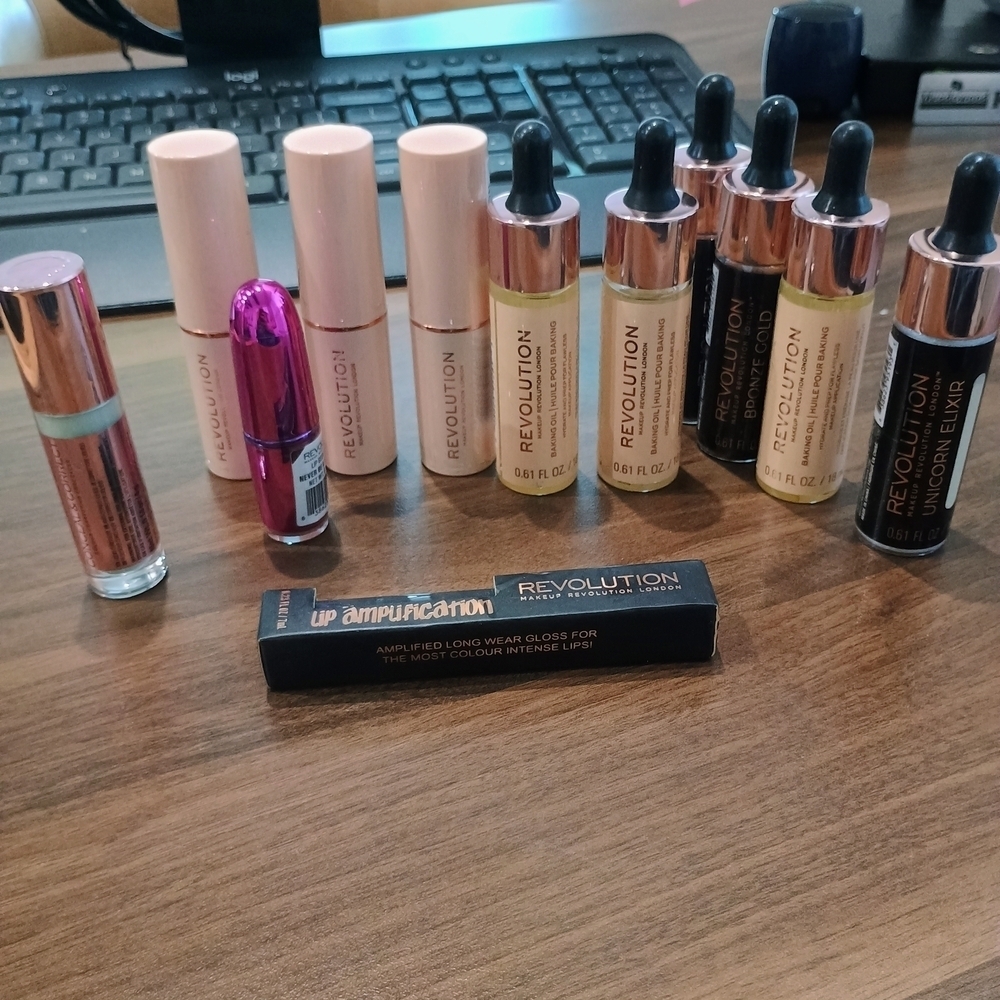 Revolution Makeup Bundle - Picture 1 of 7